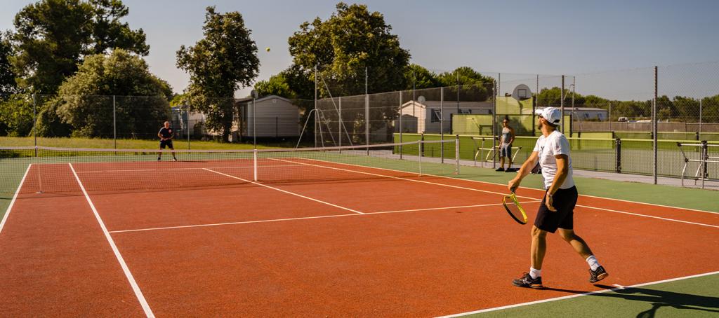 Tennis au camping Mer et Soleil d'Oléron