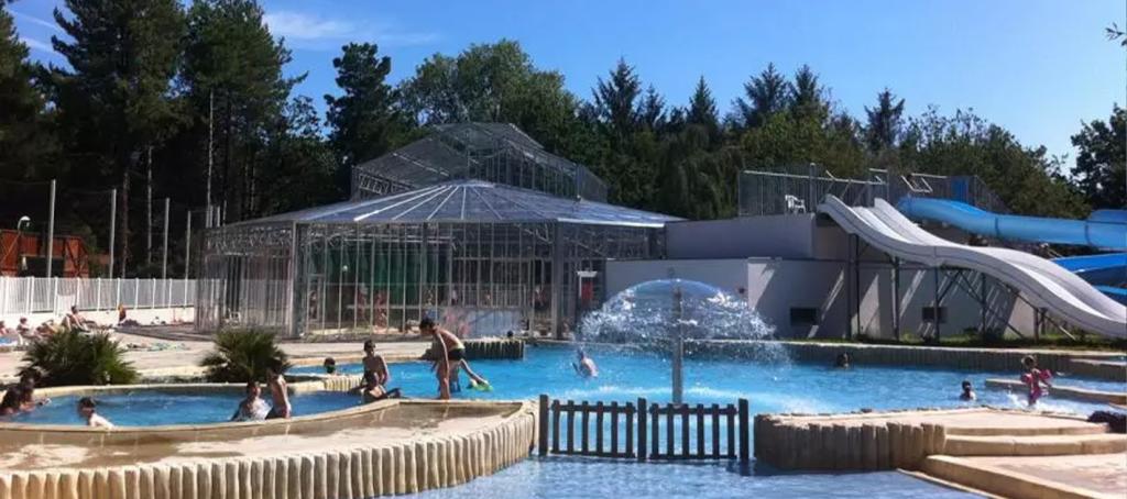 Piscine du camping Bois de Bayadène en