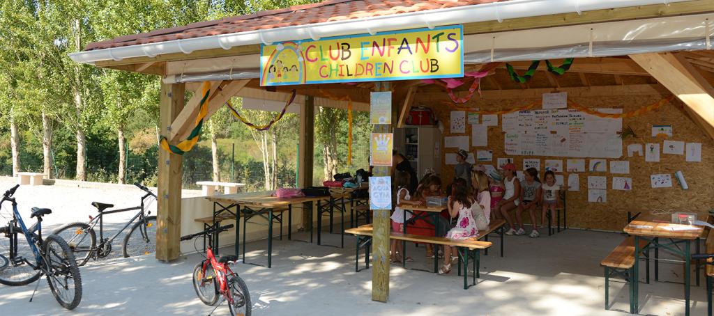 Jeux au Club Enfants au camping La Pointe